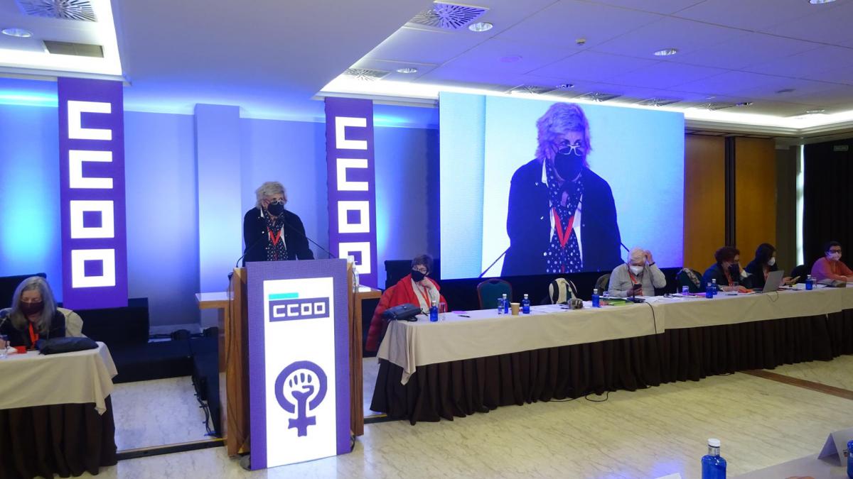 A portavoz da comisión electoral, Emilia Lamas, informa das candidaturas presentadas ao Congreso